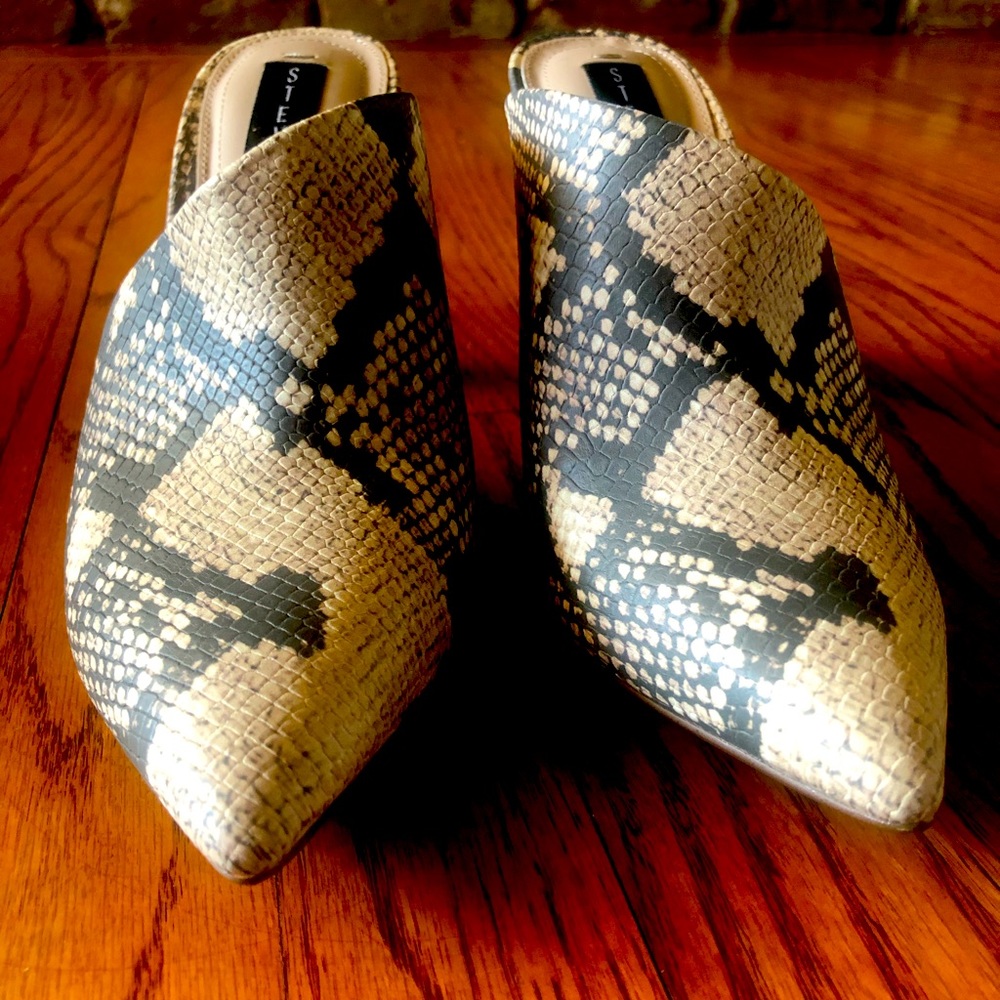 7.5 (Steven madden) Snake print josette brown mule